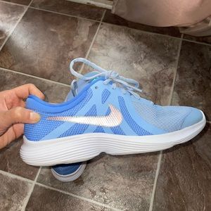 Girls Kids Youth Nike Revolution 4 BV7441 400 Light Blue Silver Sneakers Shoes
